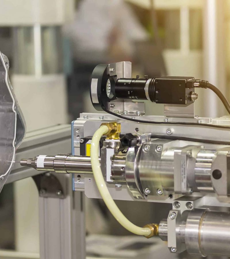 High precision and technology of nozzle device and needle of automatic hot melt glue dispenser machine (glue injection) working on cover crankcase automobile engine part